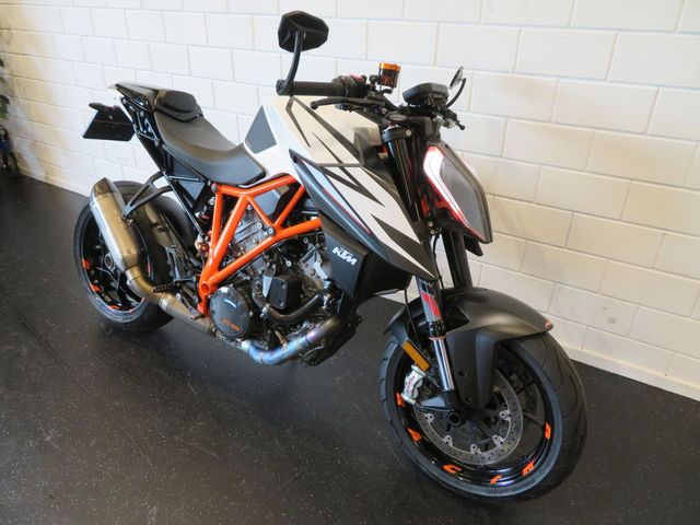 ktm - 1290-super-duke-r