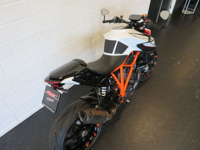 ktm - 1290-super-duke-r