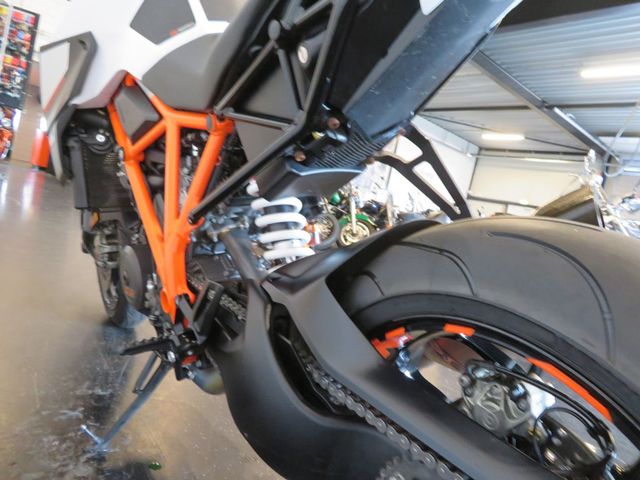 ktm - 1290-super-duke-r