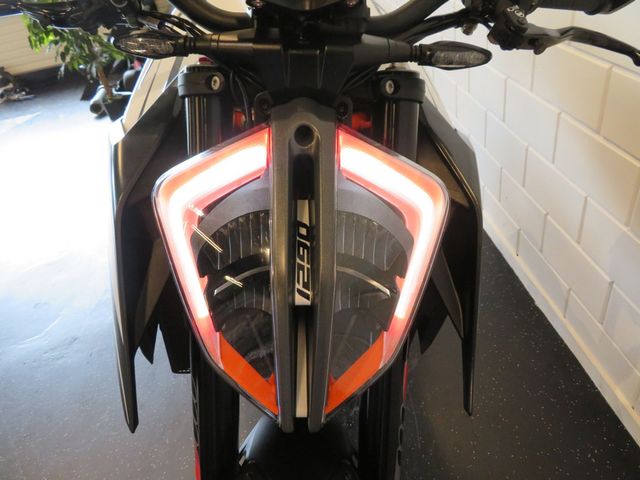 ktm - 1290-super-duke-r