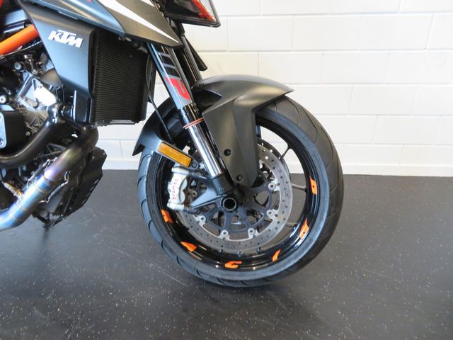 ktm - 1290-super-duke-r