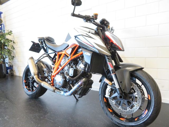 ktm - 1290-super-duke-r