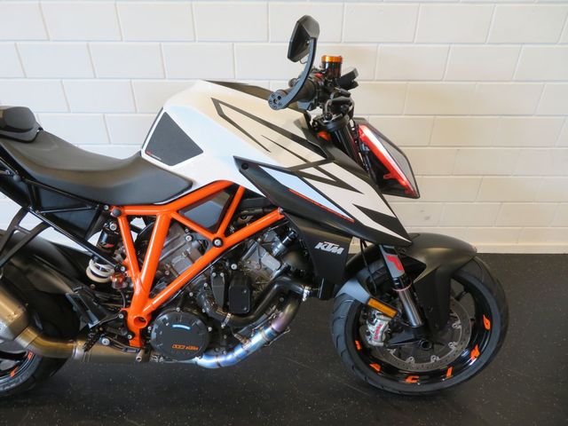 ktm - 1290-super-duke-r