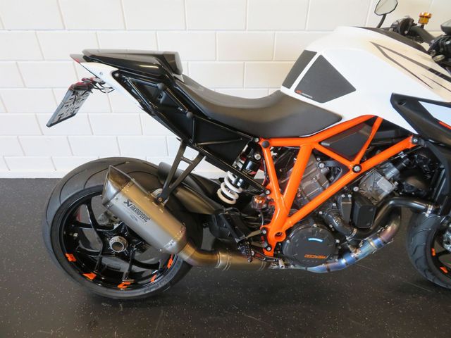 ktm - 1290-super-duke-r