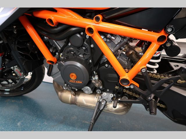 ktm - 1290-super-duke-r