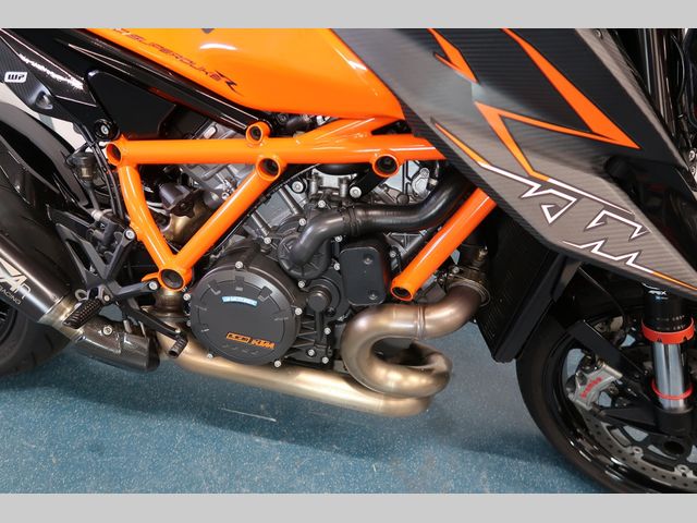 ktm - 1290-super-duke-r