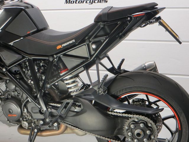 ktm - 1290-super-duke-r