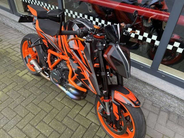 ktm - 1290-super-duke-r