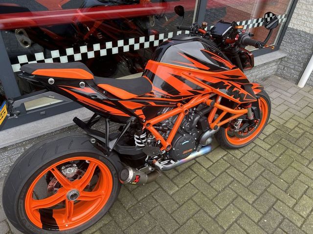 ktm - 1290-super-duke-r