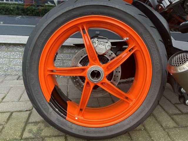 ktm - 1290-super-duke-r