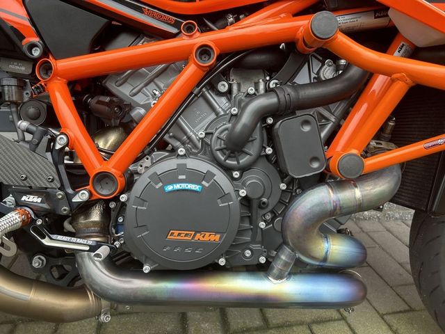 ktm - 1290-super-duke-r