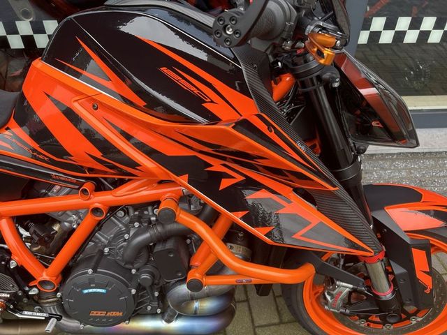 ktm - 1290-super-duke-r