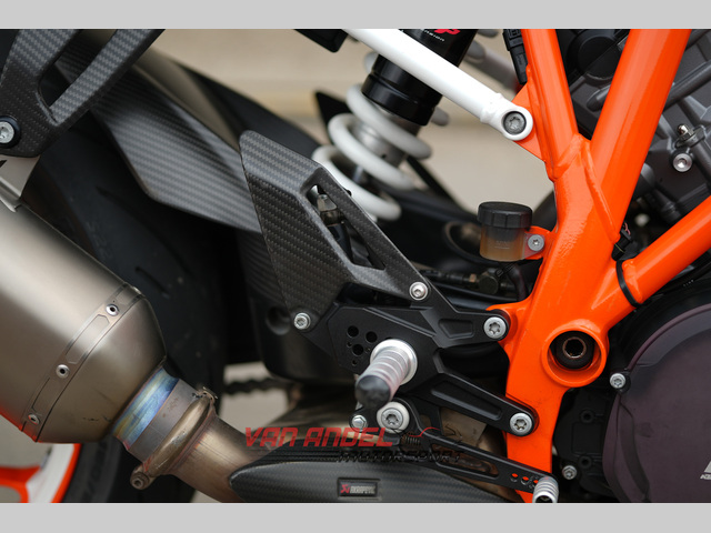 ktm - 1290-super-duke-r