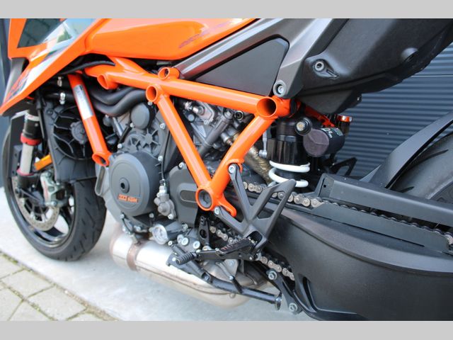 ktm - 1290-super-duke-r