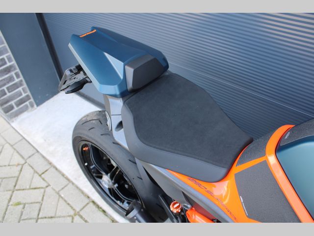 ktm - 1290-super-duke-r