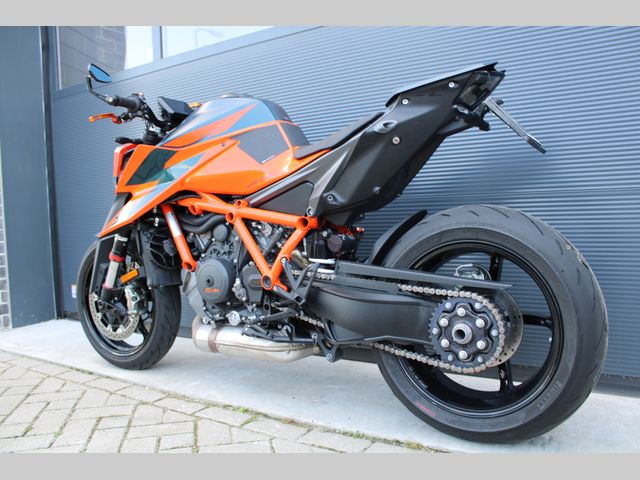 ktm - 1290-super-duke-r