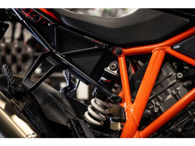 ktm - 1290-super-duke-r