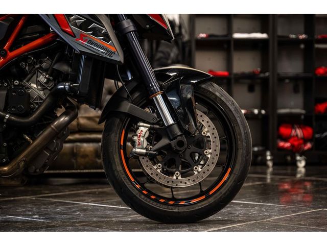 ktm - 1290-super-duke-r