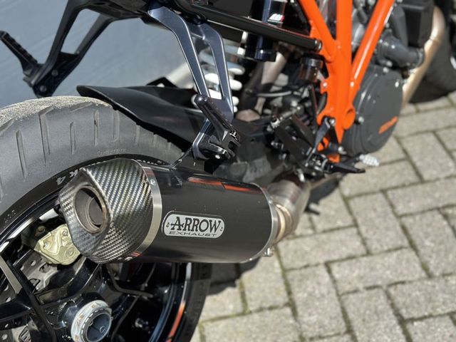 ktm - 1290-super-duke-r