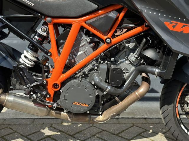 ktm - 1290-super-duke-r