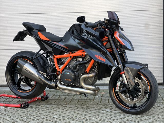 ktm - 1290-super-duke-r