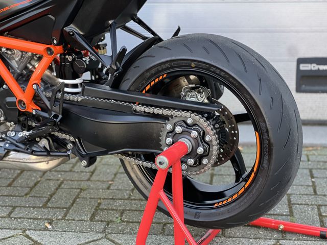 ktm - 1290-super-duke-r