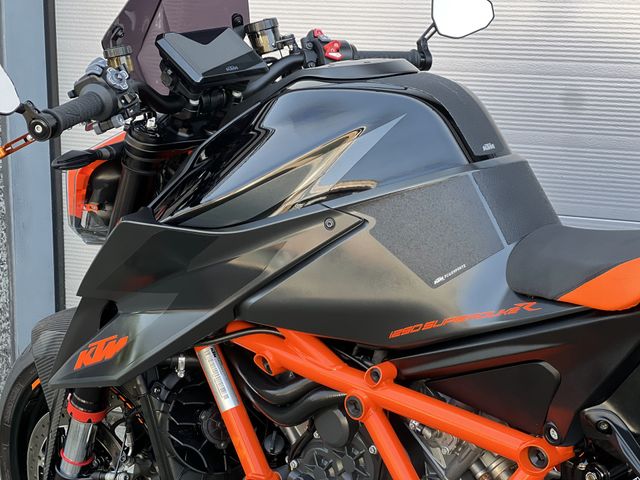 ktm - 1290-super-duke-r