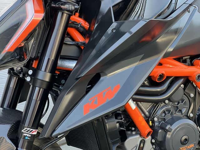 ktm - 1290-super-duke-r