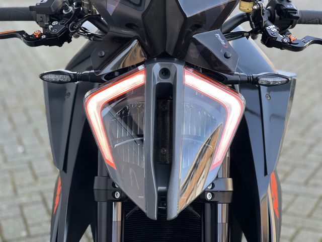 ktm - 1290-super-duke-r