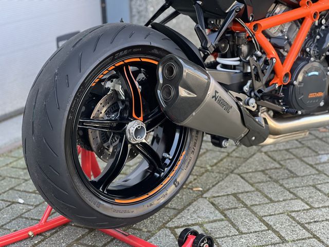 ktm - 1290-super-duke-r