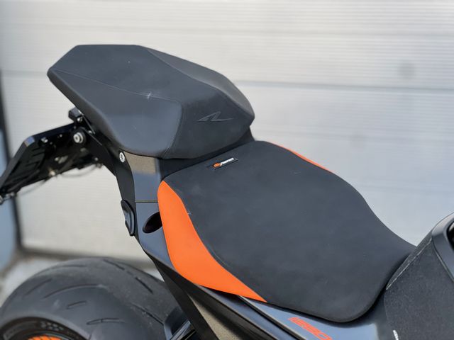 ktm - 1290-super-duke-r