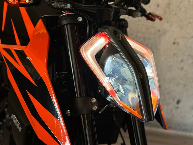 ktm - 1290-super-duke-r