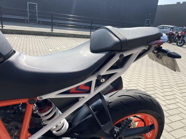 ktm - 1290-super-duke-r