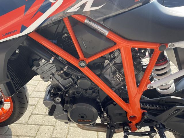 ktm - 1290-super-duke-r