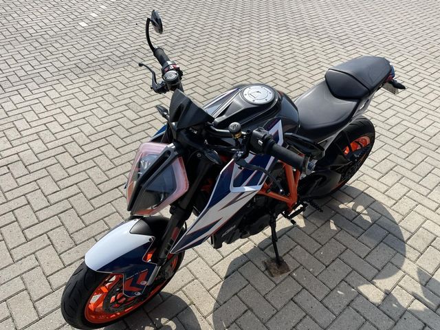 ktm - 1290-super-duke-r