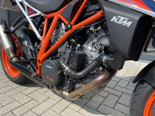 ktm - 1290-super-duke-r