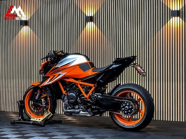 ktm - 1290-super-duke-r