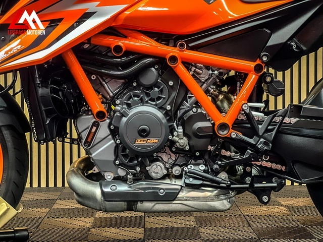 ktm - 1290-super-duke-r