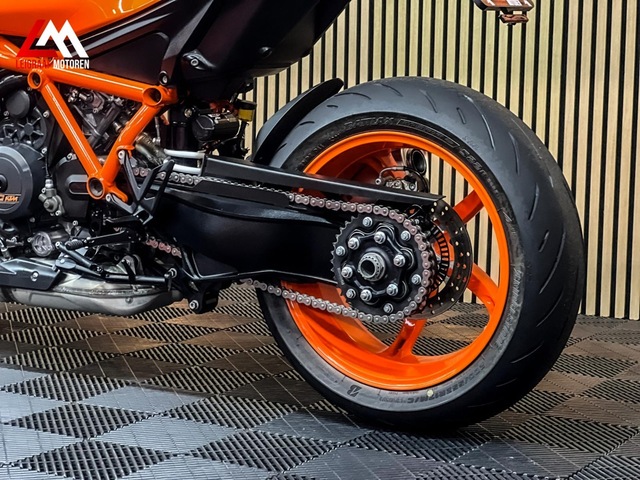 ktm - 1290-super-duke-r