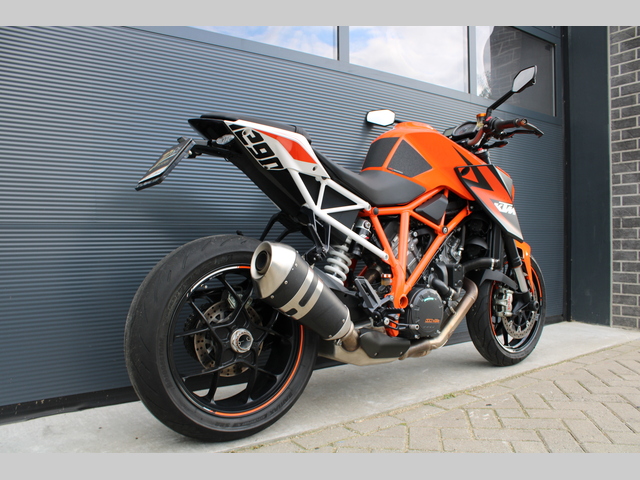 ktm - 1290-super-duke-r