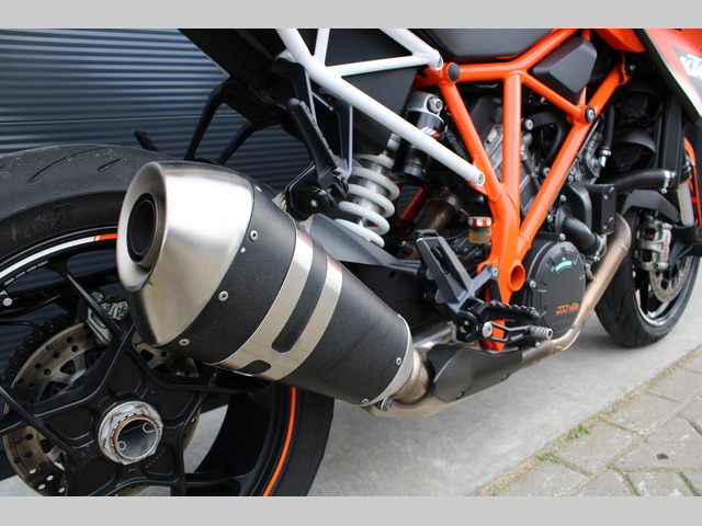 ktm - 1290-super-duke-r