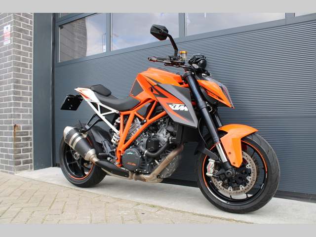 ktm - 1290-super-duke-r