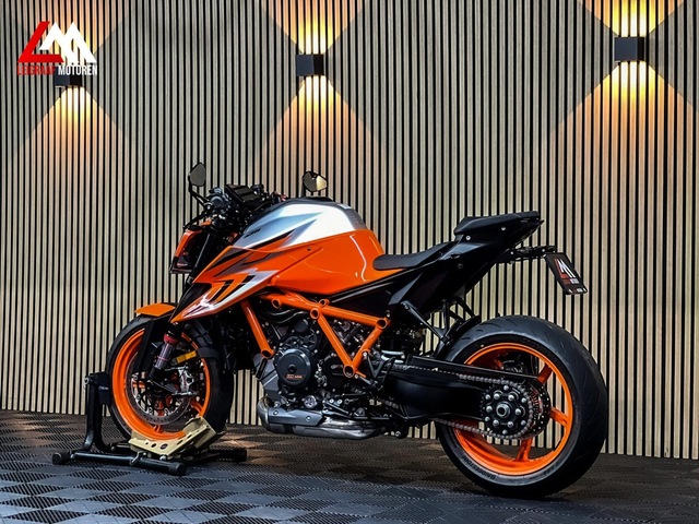 ktm - 1290-super-duke-r