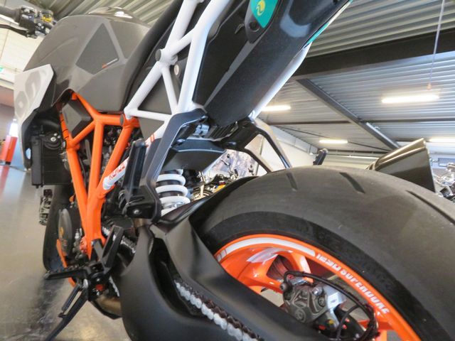 ktm - 1290-super-duke-r