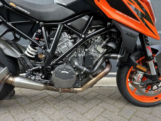 ktm - 1290-super-duke-r