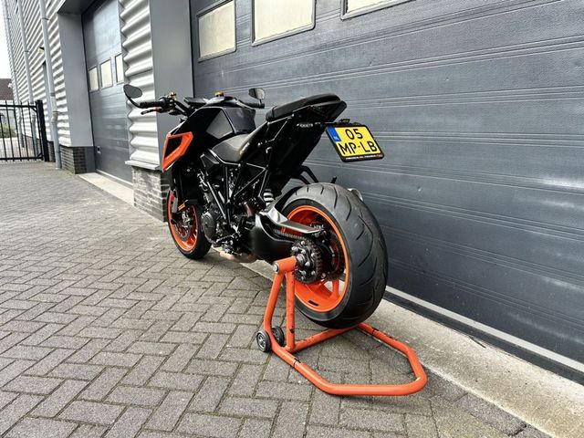 ktm - 1290-super-duke-r