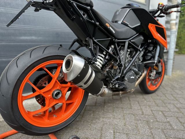 ktm - 1290-super-duke-r