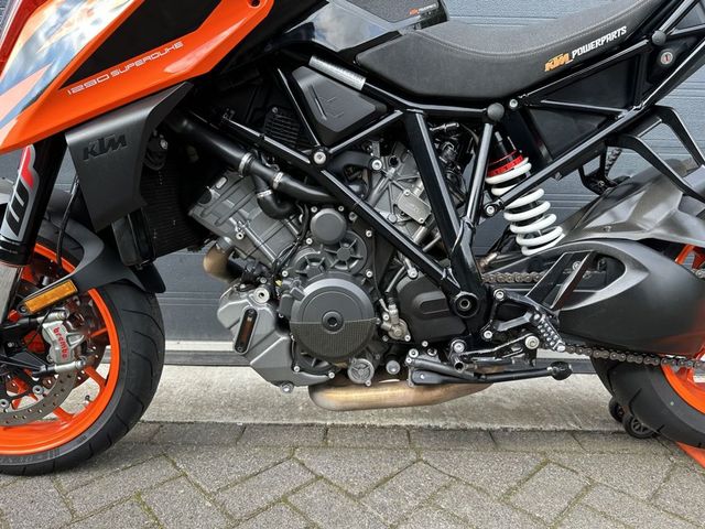 ktm - 1290-super-duke-r