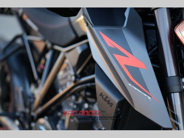 ktm - 1290-super-duke-r