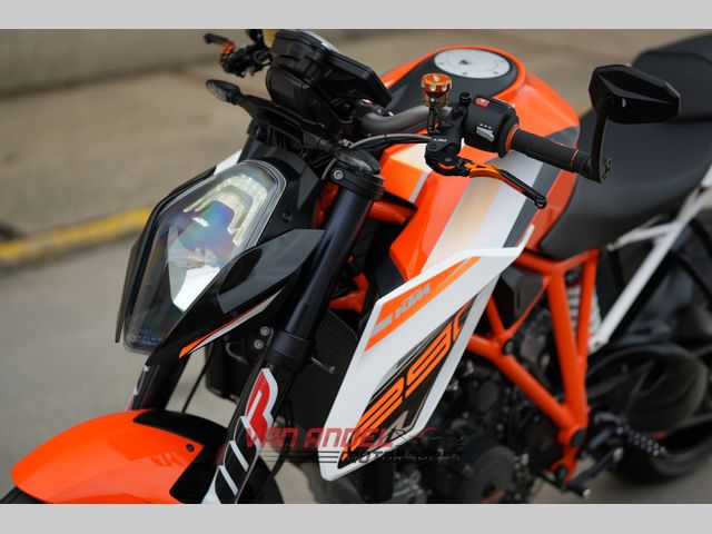 ktm - 1290-super-duke-r